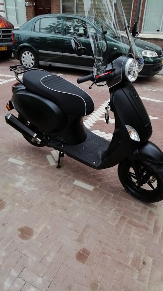 Gestolen Scooter Agm DZK-84-F